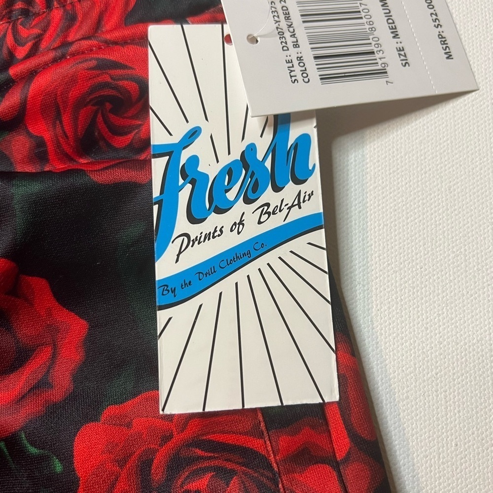 NWT Men's Floral Red and Black Board Shorts Size Medium No Liner (Z) - Picture 3 of 6